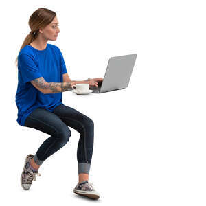 woman with a laptop sitting in a cafe