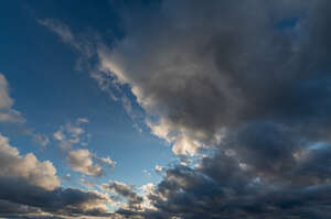 sky photo of grey and white clouds