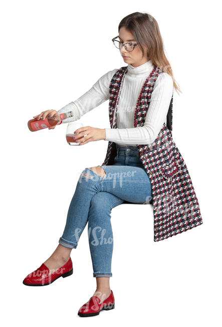 woman sitting in a cafe and pouring juice