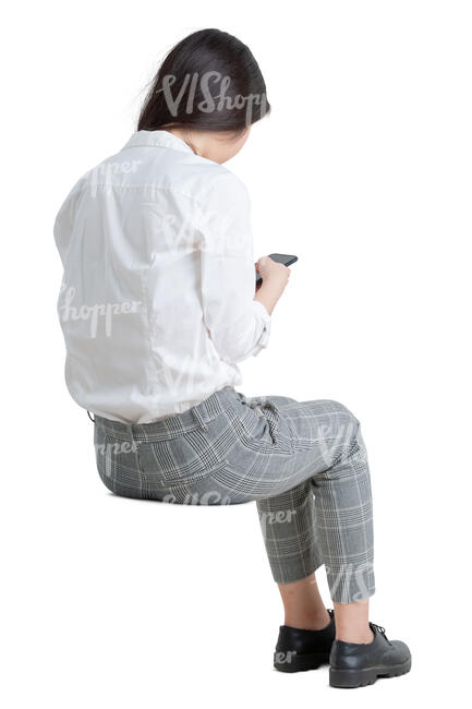 woman sitting and browsing her phone