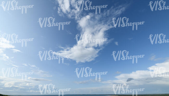 sky withe few cumulus clouds